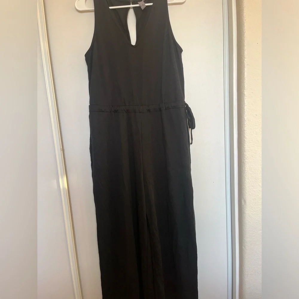 New‎ Sweaty Betty Cruise Cupro V Neck Wide Leg Jumpsuit Black Size 8 - Picture 3 of 8